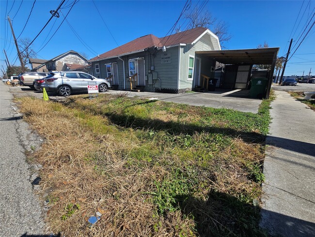 Building Photo - 7501 Hillsboro St