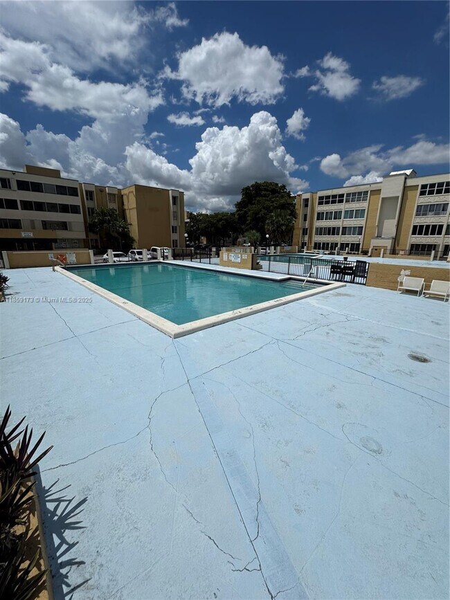 Building Photo - 6841 SW 147th Ave