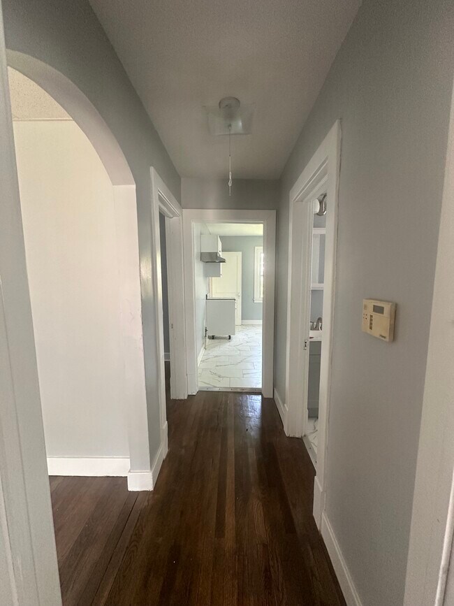 Building Photo - 529 Beecher St