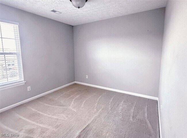Building Photo - 37571 Tail Feather Dr