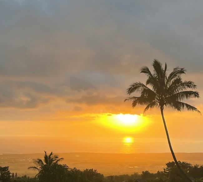 Building Photo - Fully Furnished with Huge Ocean Views in Kona