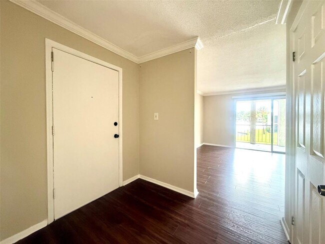 Building Photo - 534 Orange Dr