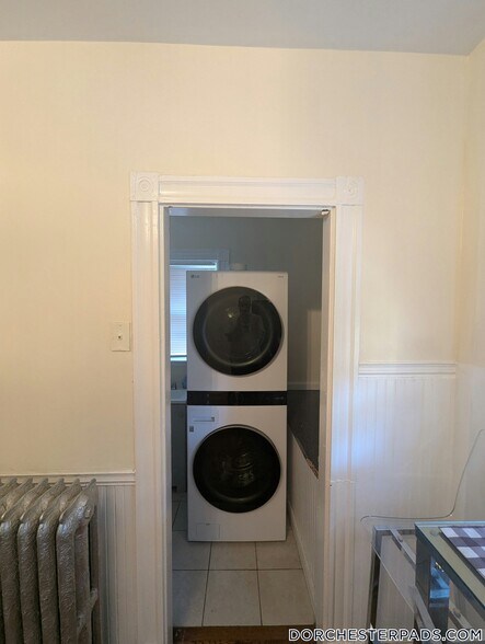 Building Photo - 27 Bourneside St