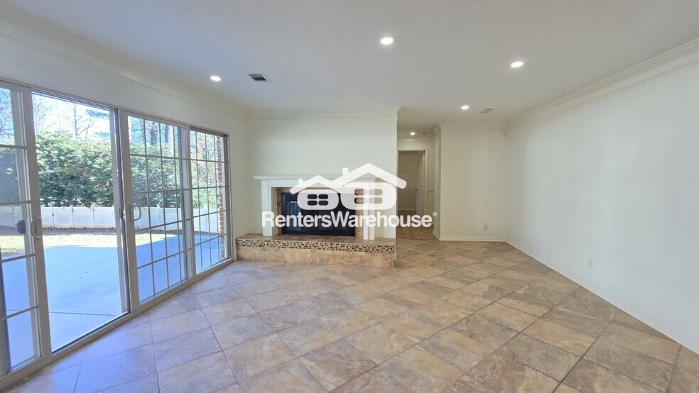 Building Photo - 3582 Cloudland Dr