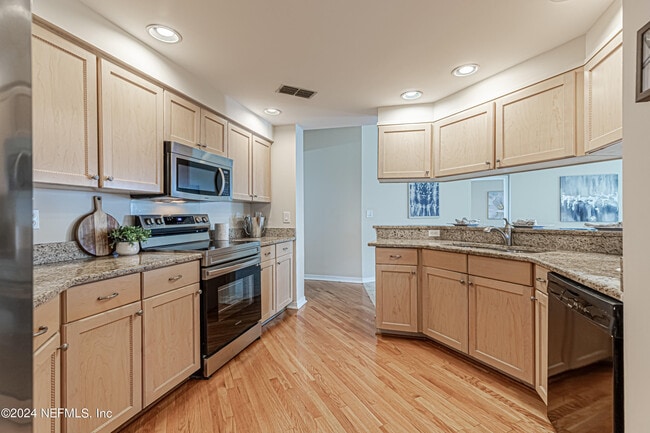 Building Photo - 2099 Winterbourne W