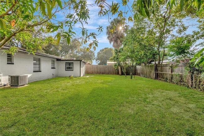 Building Photo - 4105 W Mango Ave