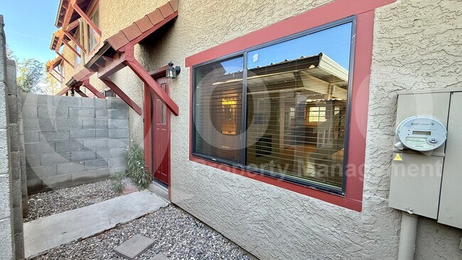 Building Photo - 2724 W McLellan Blvd