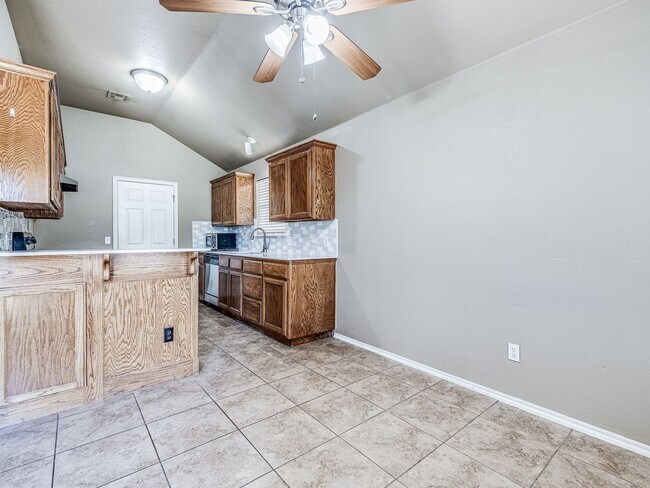 Building Photo - 1104 Westridge Dr