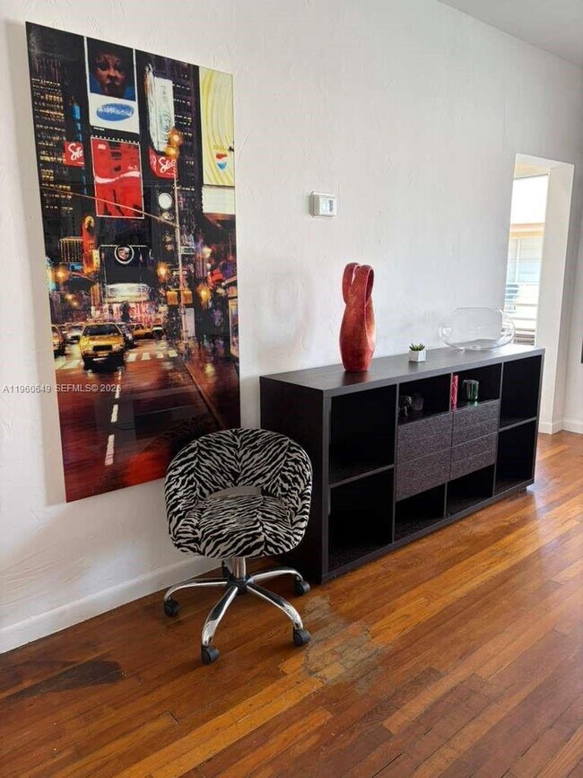 Building Photo - 6881 Bay Dr