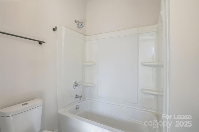 Building Photo - 1310 Carolyn Dr