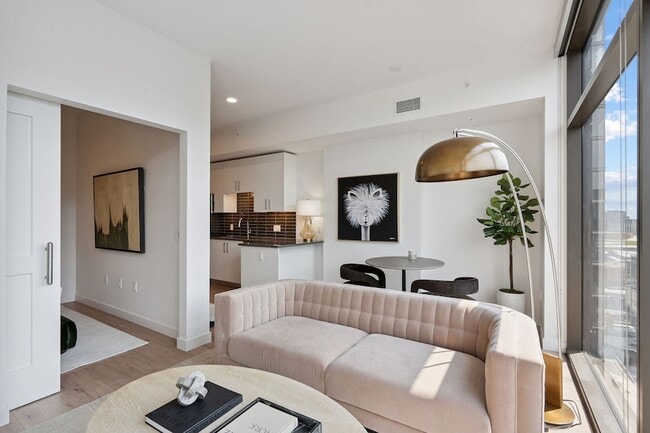 Building Photo - 1212 Demonbreun St