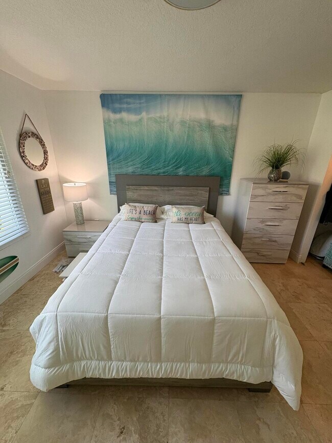 Building Photo - 1205 Villa Cir