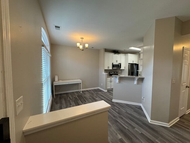 Building Photo - MOVE-IN READY!