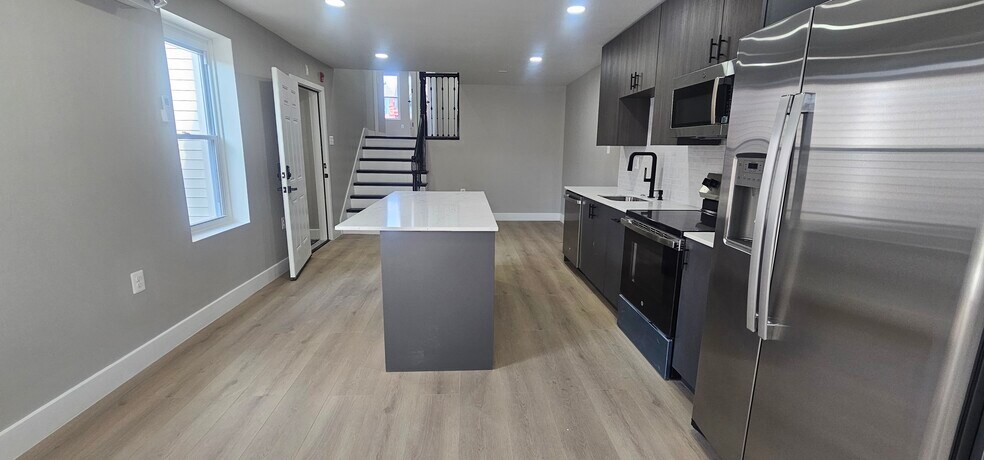 Building Photo - 324 South St