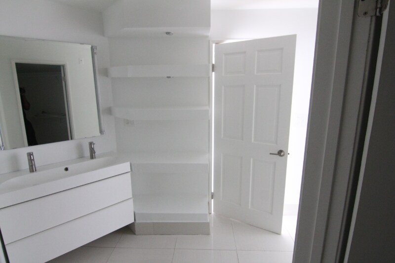 Building Photo - 884 Palm Ave