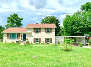 Building Photo - 313 Verdun Dr