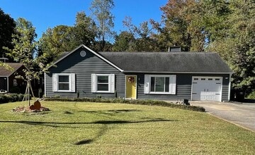 Building Photo - Beautiful newly renovated 3 bedroom 2 bath...