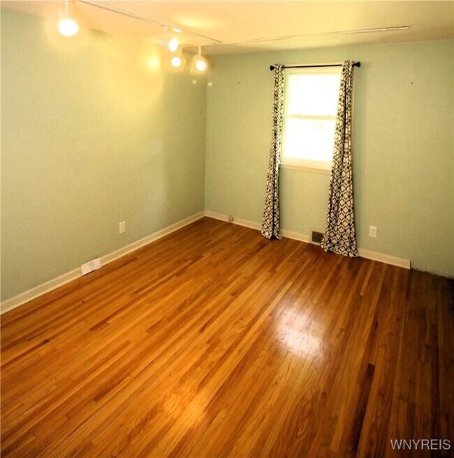 Building Photo - 8709 Nottingham Terrace