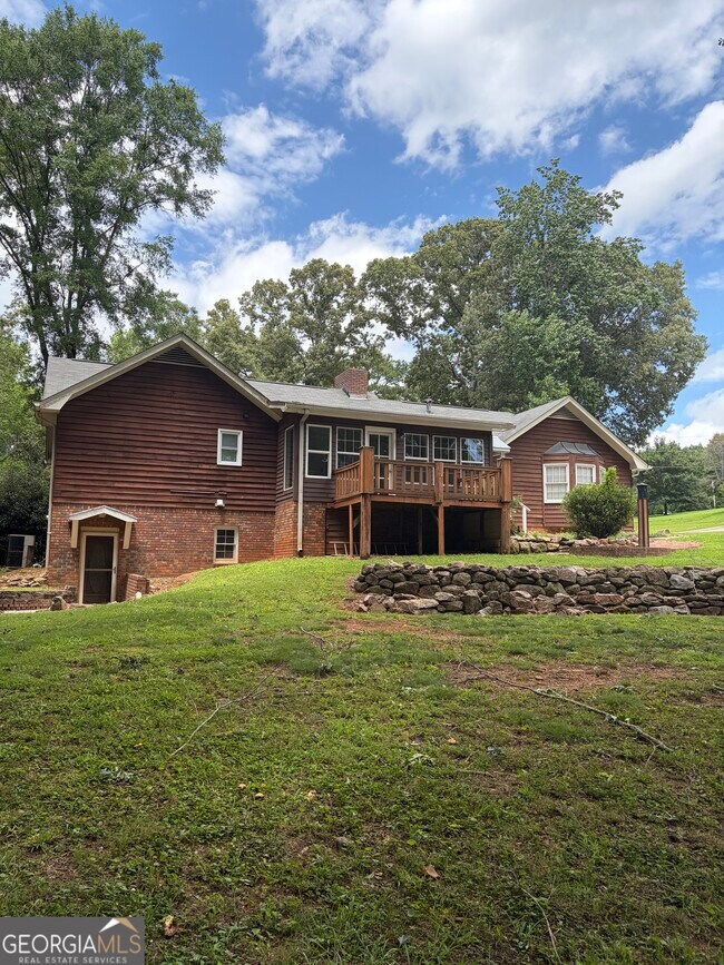 Building Photo - 105 Braemar Dr