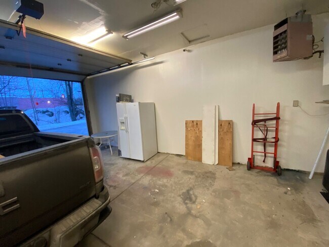 Building Photo - 76th Ave Duplex