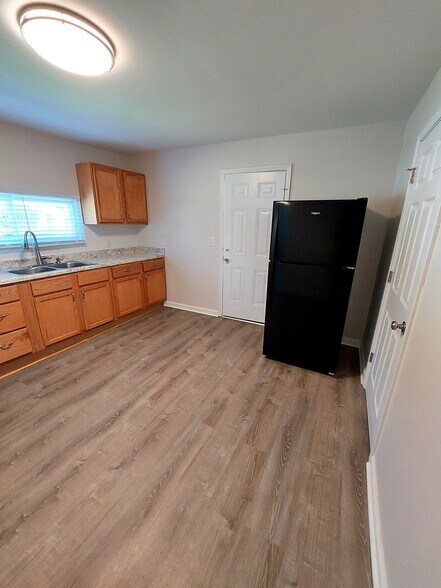 Kitchen with new refrigerator - 4041 Northampton Dr