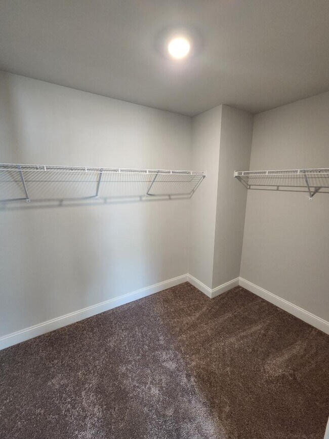 Building Photo - 4044 Dewberry Ln