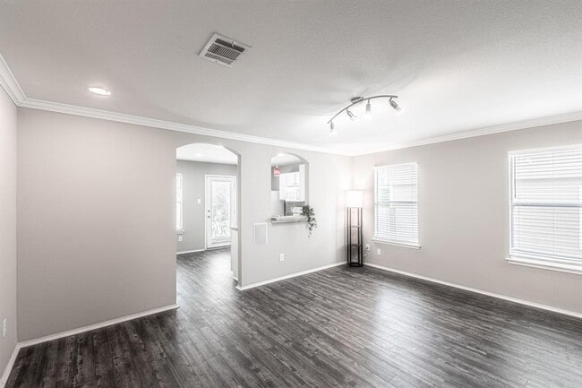 Building Photo - 180 Onyx Lake Dr