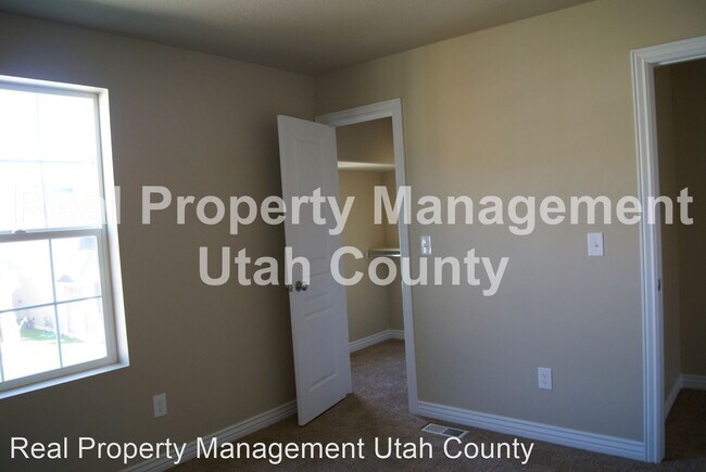 Building Photo - 4 br, 3 bath House - 636 S 2250 W