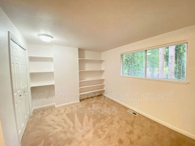Building Photo - 18559 58th Ave NE