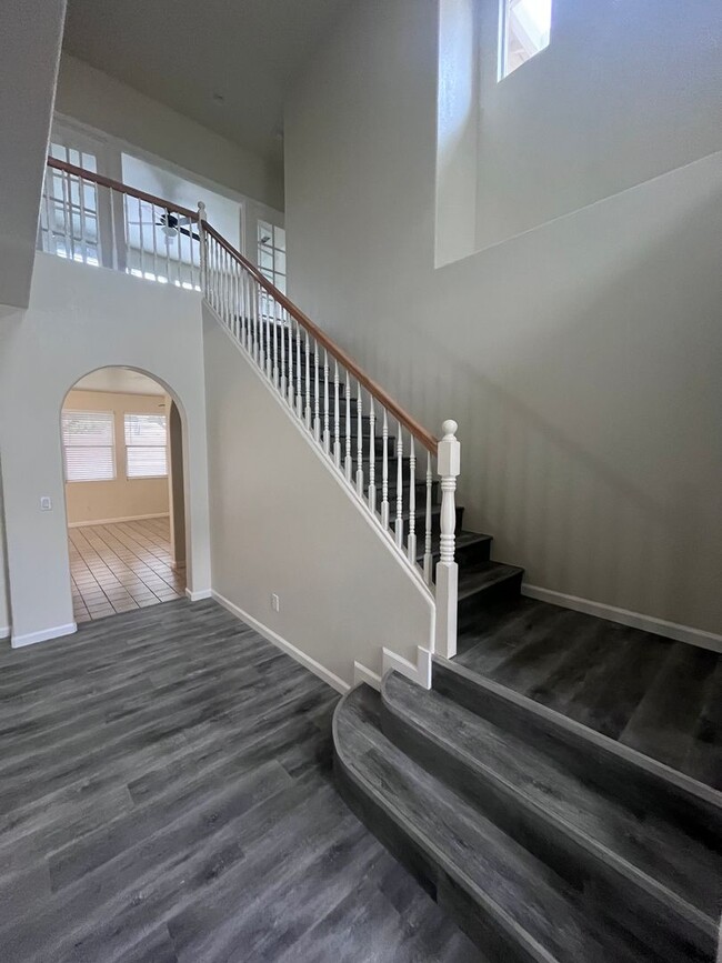 Building Photo - BEAUTIFUL UPDATED HOME IN NATOMAS!!