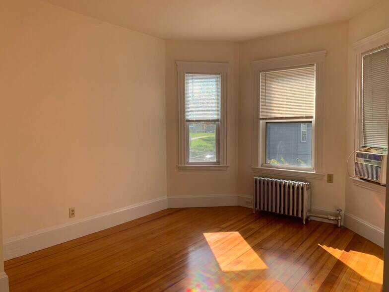 Building Photo - 52 Percival St