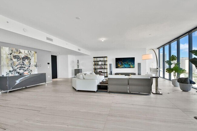 Building Photo - 1000 Biscayne Blvd