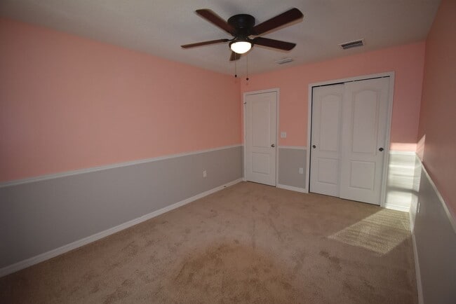 Building Photo - 4 Bed/3.5 Bath, Pool and Waterfront home, ...