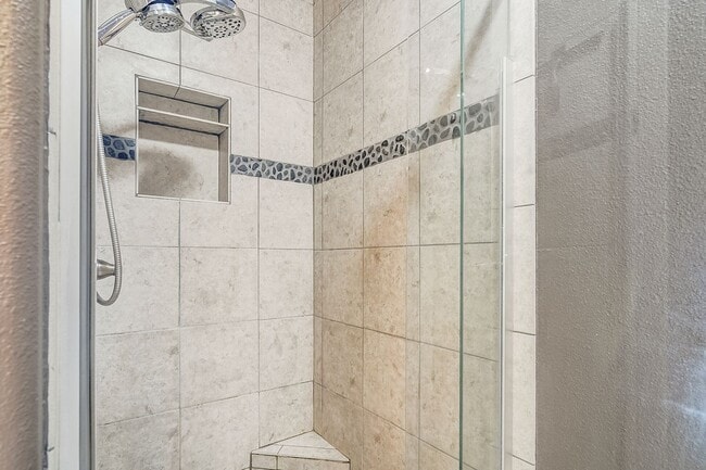 Building Photo - Flexible lease terms! Garage! Beautiful views!