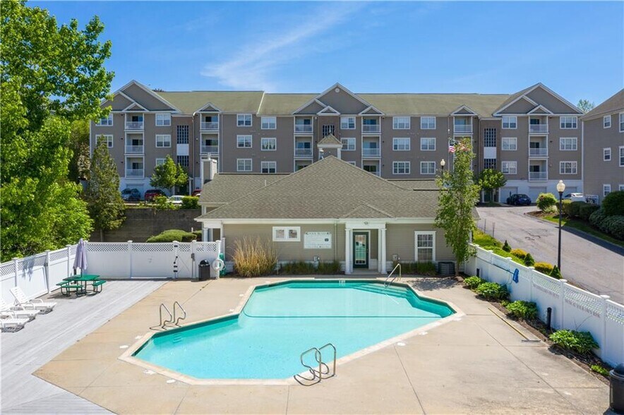 Primary Photo - 100 Mill St