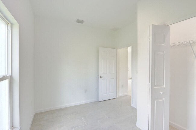 Building Photo - BRAND NEW 3/2/1-SAVANNAH MODEL-GREAT SW LEHIGH LOCATION