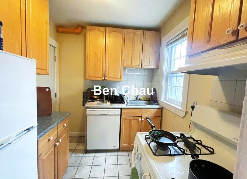 Building Photo - 158 Magazine St