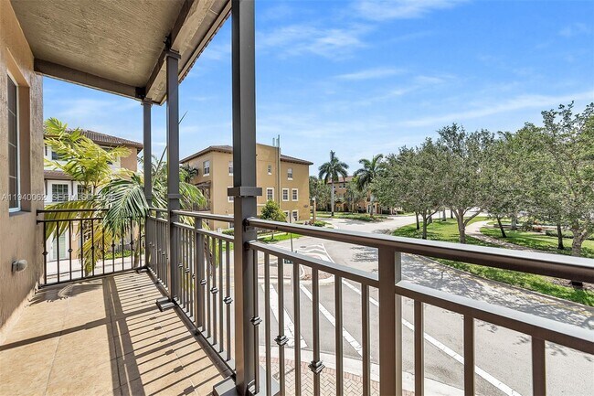 Building Photo - 908 SW 147th Ave