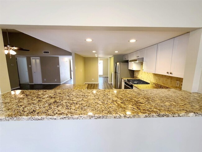 Building Photo - 4130 Santa Barbara Dr