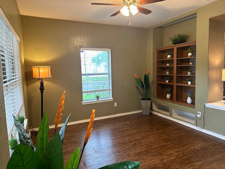 Living room - 8259 Elm Glade