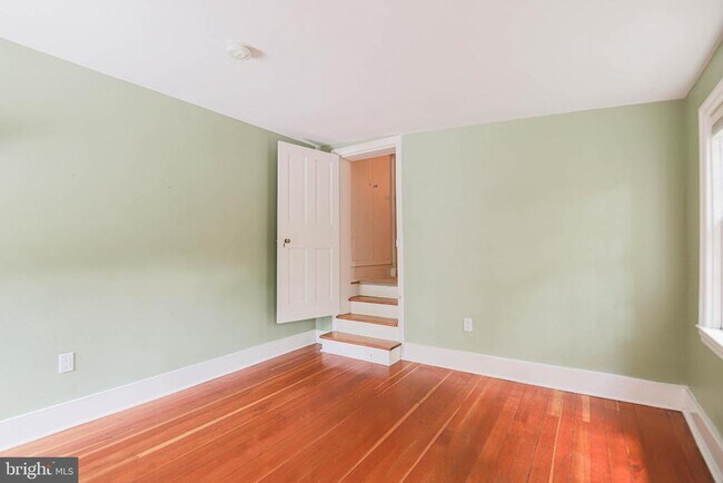 Building Photo - 217 S Lee St