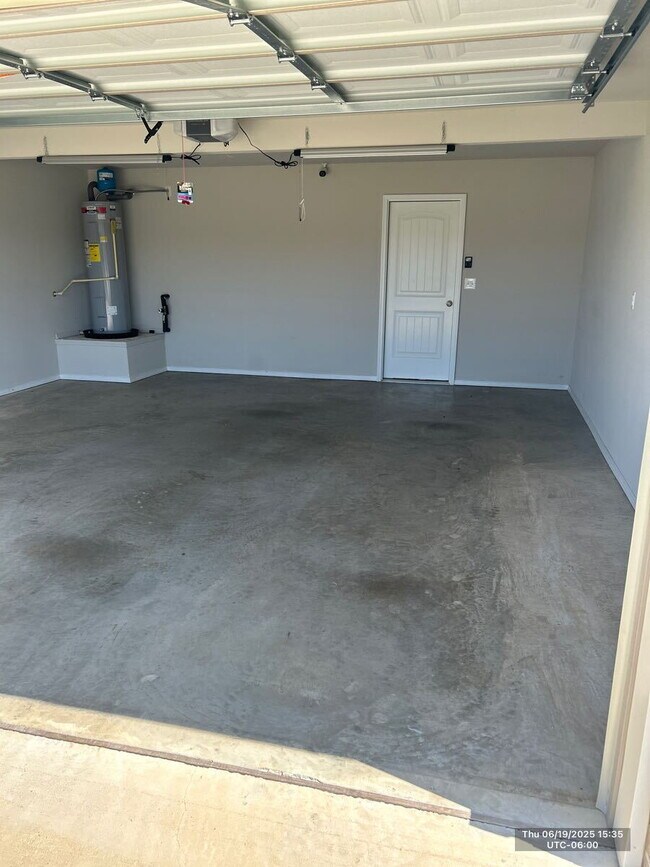 Building Photo - 5141 Yukon Dr