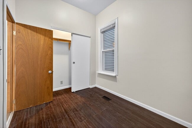 Building Photo - 1922 N Whipple St