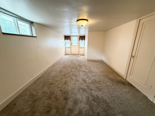 Building Photo - Charming 1-Bedroom Apartment Near Downtown | Utilities Included