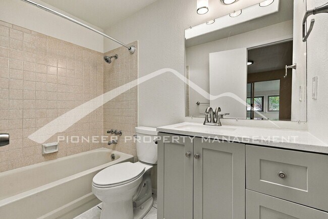 Building Photo - 648 Buchanan Ln