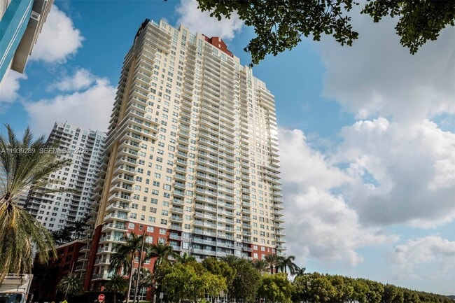 Building Photo - 1155 Brickell Bay Dr