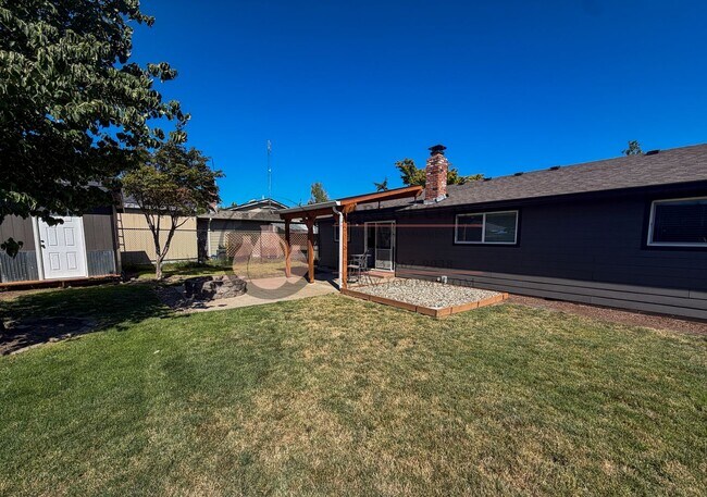 Building Photo - Updated 3 Bed / 2 Bath Salem Home with Central A/C, Fenced Yard & Included Landscaping!