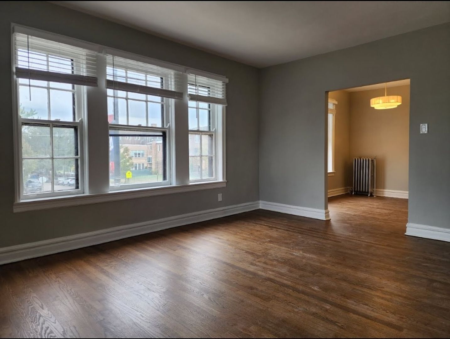 Building Photo - 1601 W Thome Ave