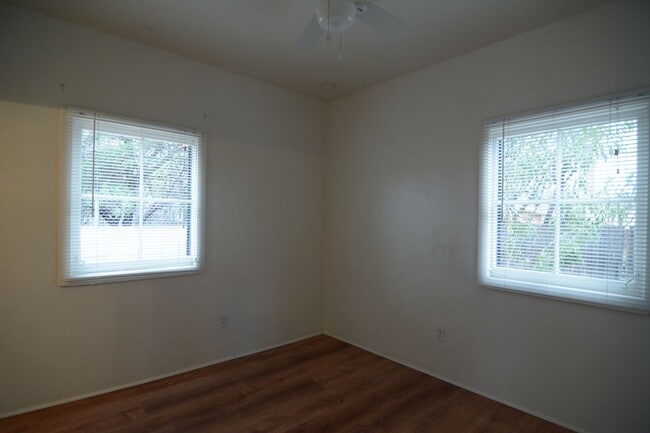 Building Photo - Charming 1 Bedroom 1 Bath! Central Tucson Location! Minutes from the UofA!