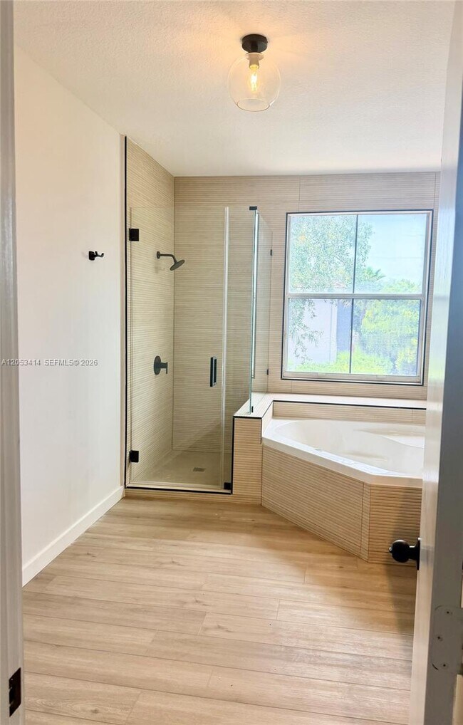 Building Photo - 4946 SW 38th Way